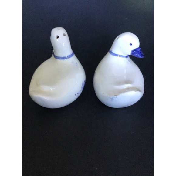 Vintage Delft Porcelain Duck Salt and Pepper Shakers - Picture 4 of 6
